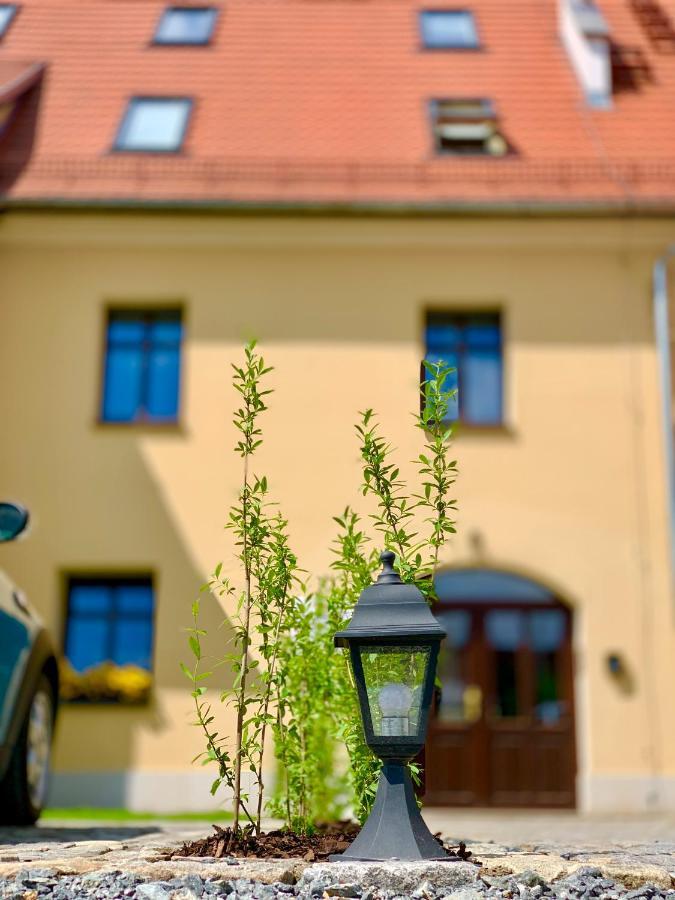 Hotel, Apartament Pod Zlotym Lwem W Samym Centrum Miasta Z Darmowym Parkingiem VII Klodzko Exterior photo